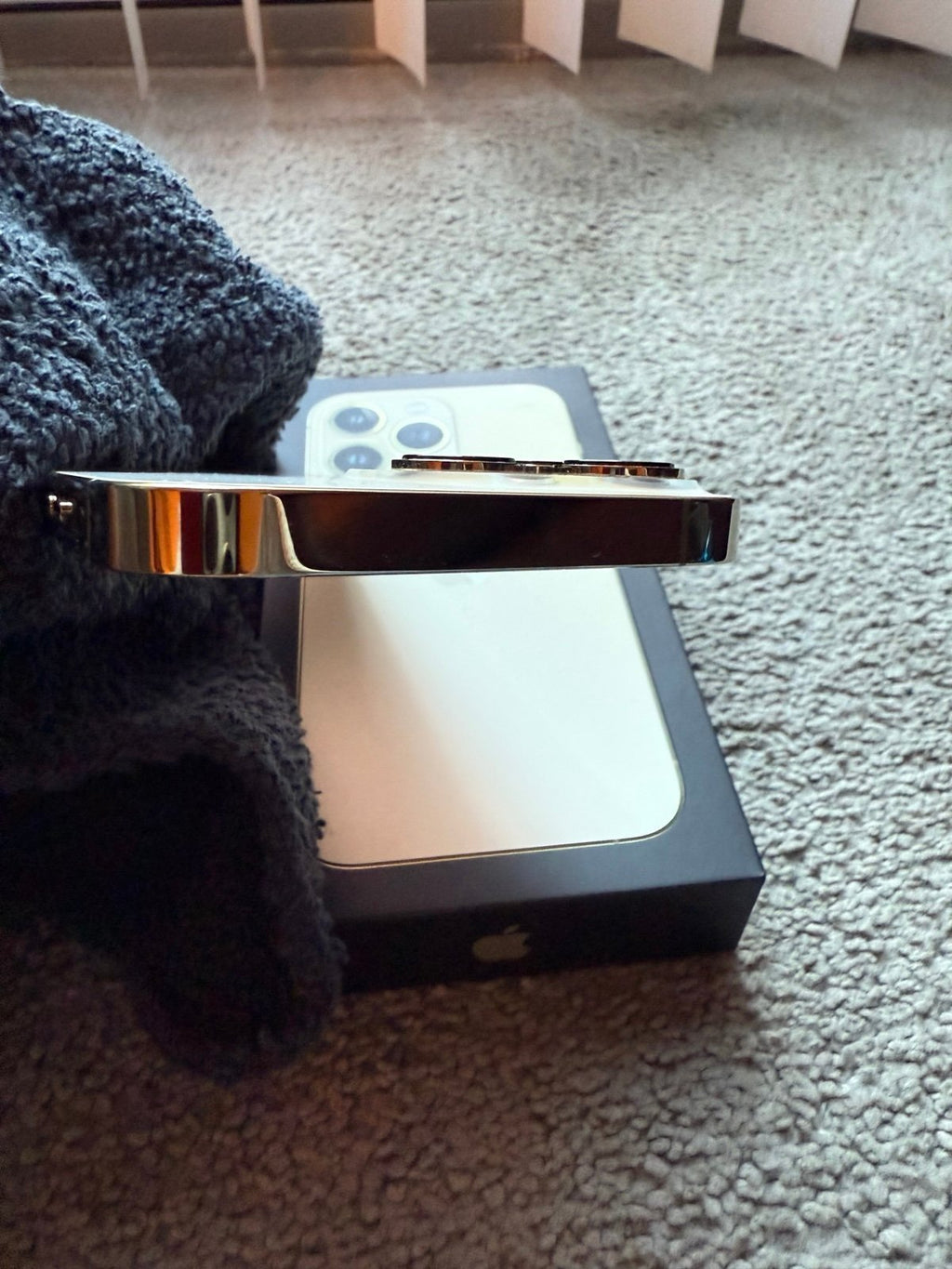 Apple iPhone 13 Pro 256 GB in Gold 1Z58