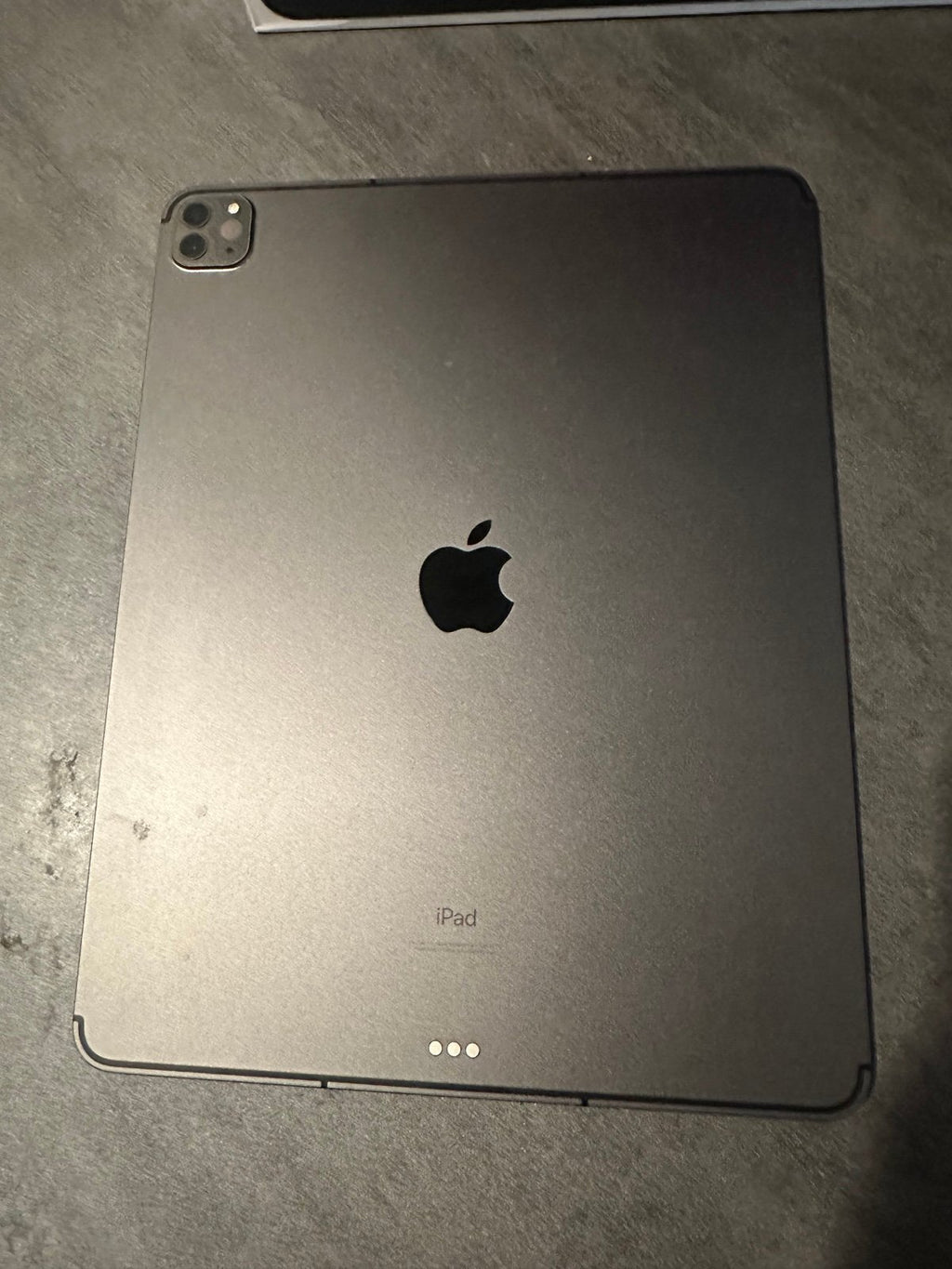 iPad Pro 12.9 inch 256GB (5th Generation) Wi-Fi + Cellular *Unlocked includes Sp 9K88