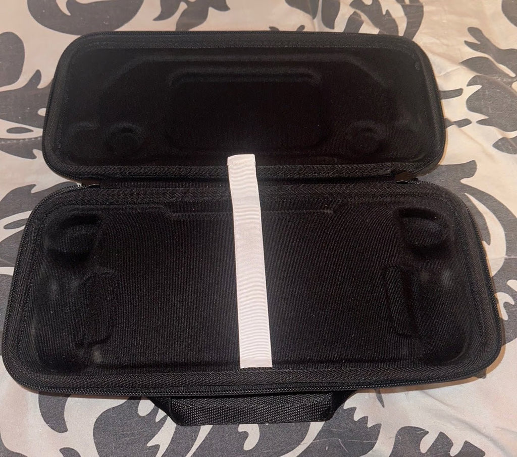 steam deck 1tb SSD comes with original charger and packaging 7Y73