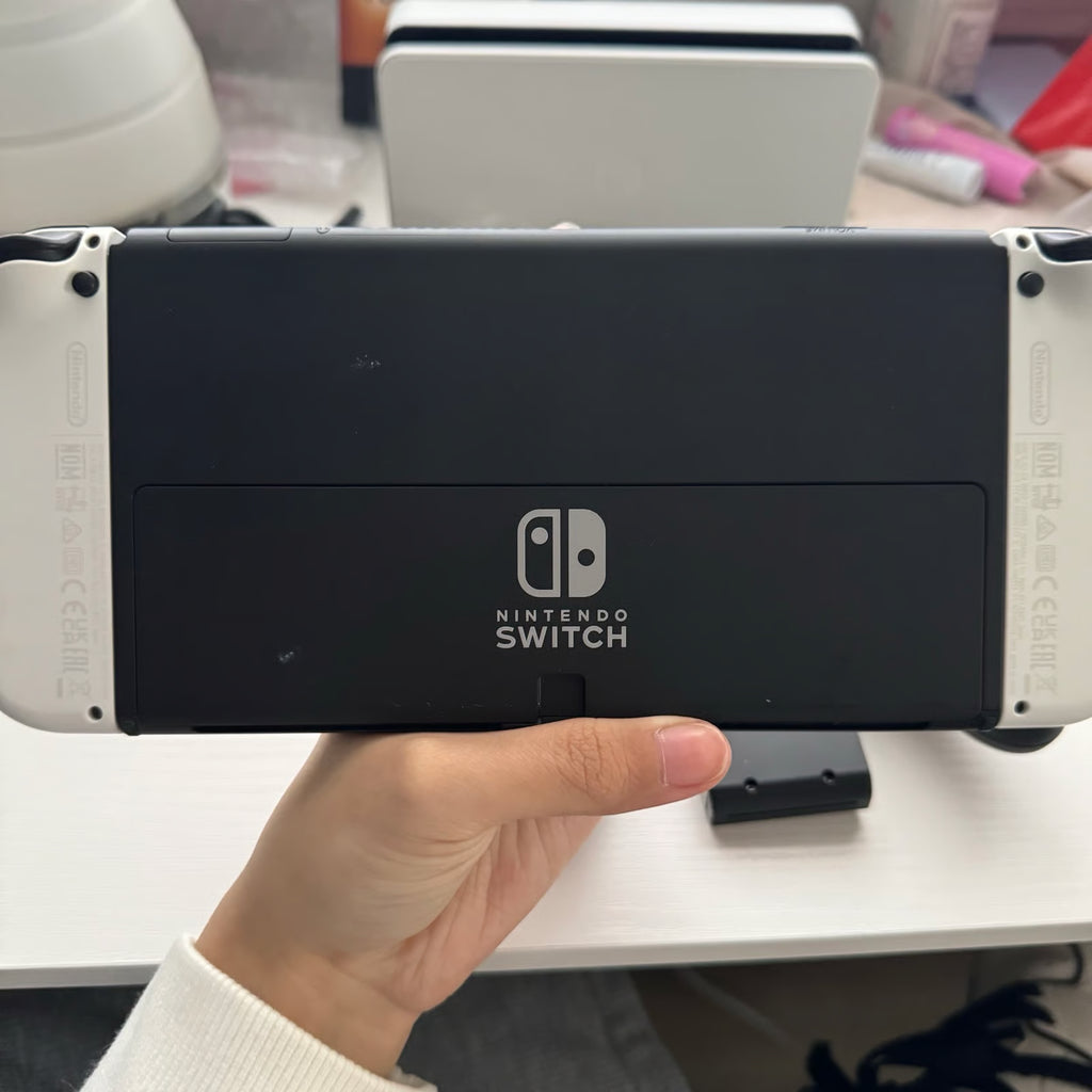 Nintendo Switch OLED with White Joy-Cons 6G53
