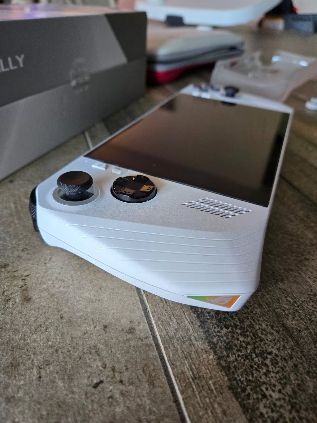 ASUS ROG Ally Z1 Extreme 2TB + Extras 6C12