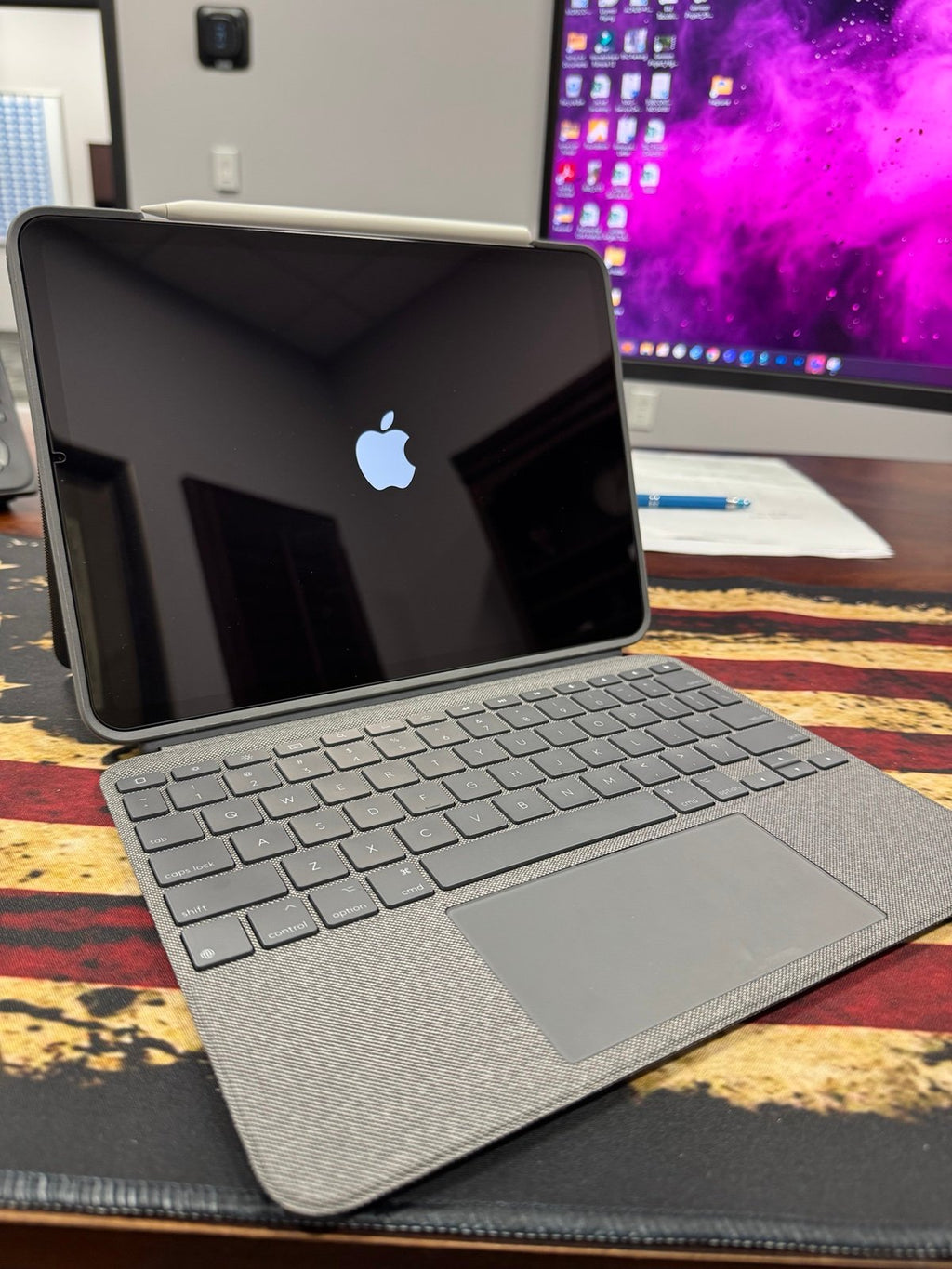 Apple IPad Pro 11 (AT&T) with Logi keyboard and Apple Pencil 7V27