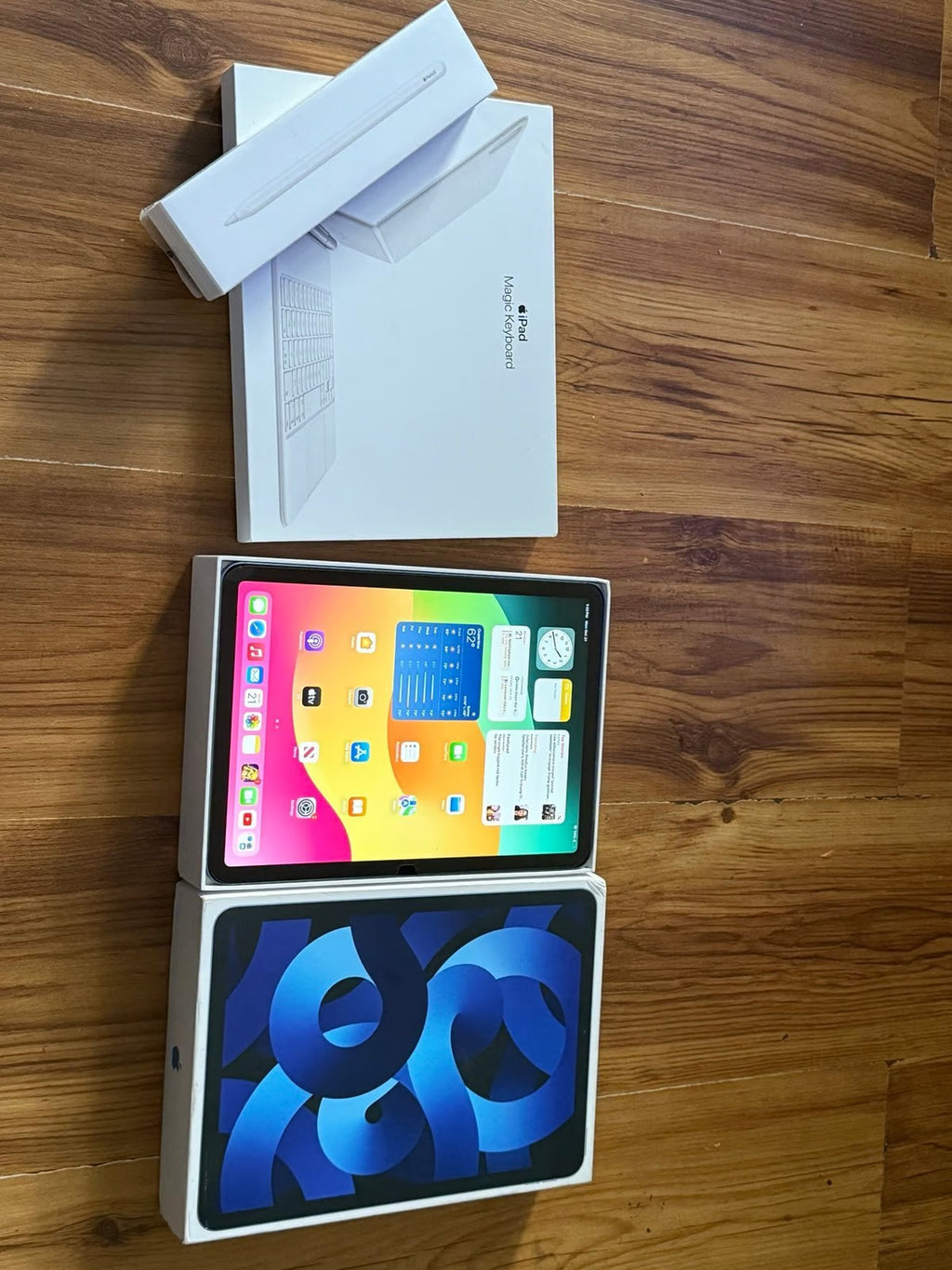 Apple iPad Air 5th Gen 256GB in Blue unlocked M1 /Magic keyboard /Apple Pencil 1C96