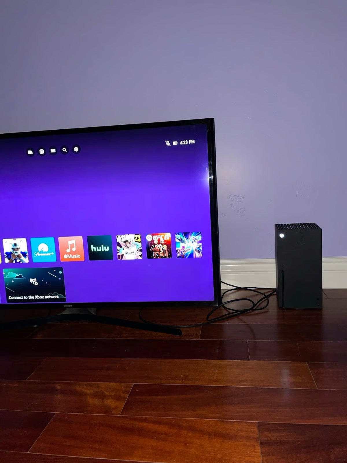 Xbox series x box 8J98