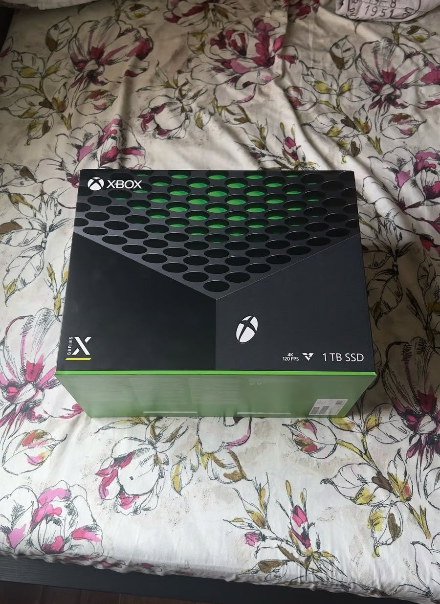 Xbox Series X 8Q56