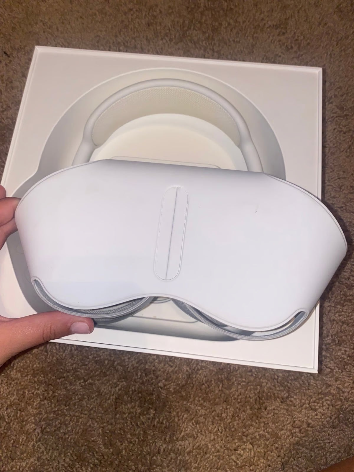 Apple AirPods Max in Silver 2H39