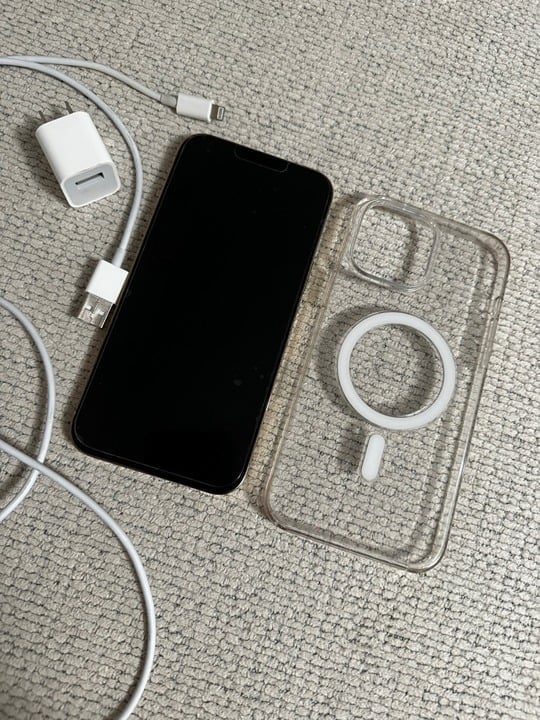 Iphone 13 pro max Gold 256 GB phone unlocked I DON'T ACCEPT OFFERS! 9A51