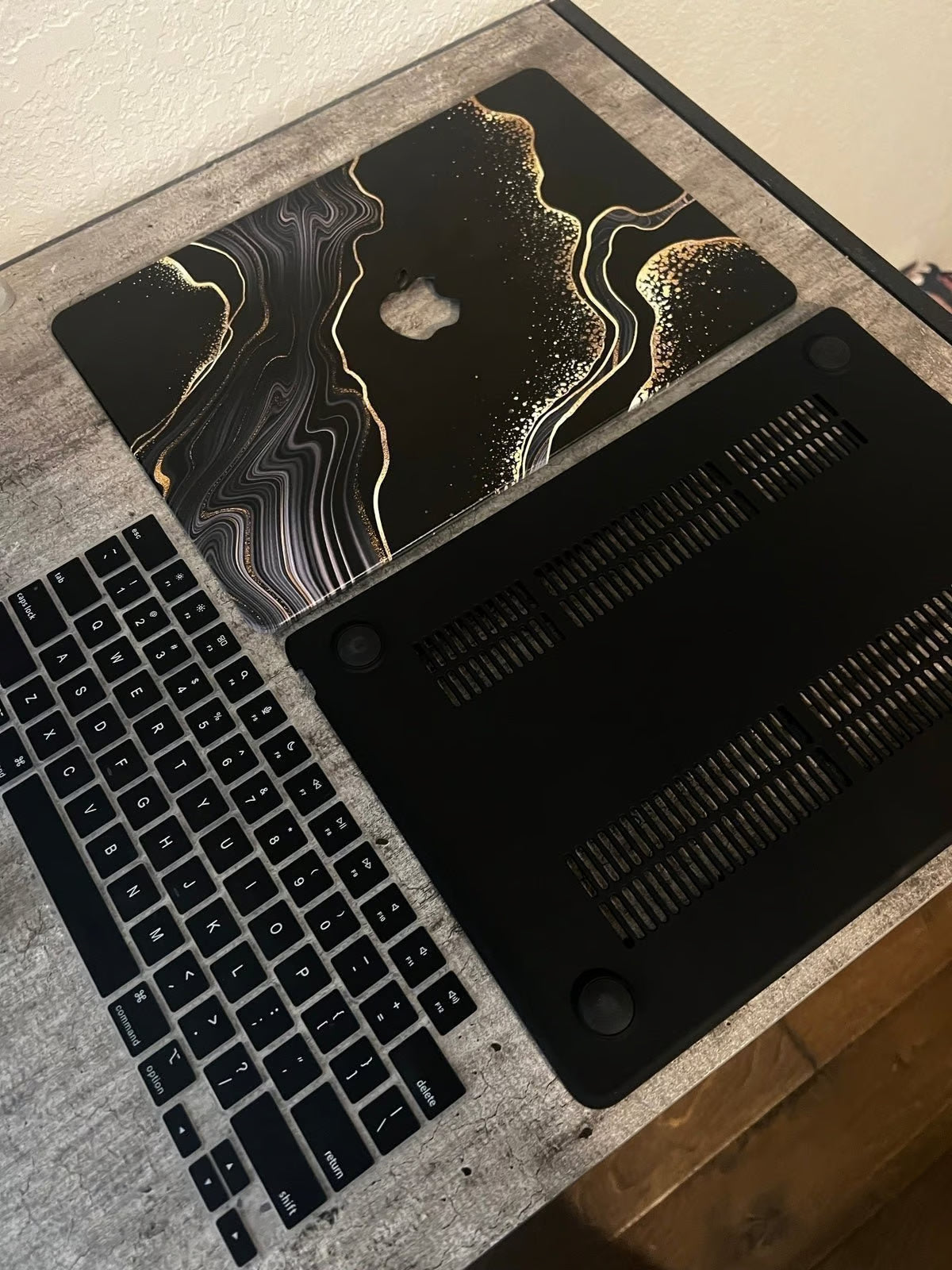 Apple MacBook Air with M2 chip 13-6 inch Bundle 2N32