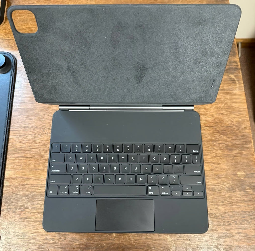 iPad Air 13�?M2- with Accessories 1L91