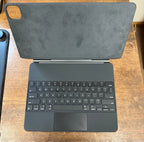 iPad Air 13�?M2- with Accessories 1L91