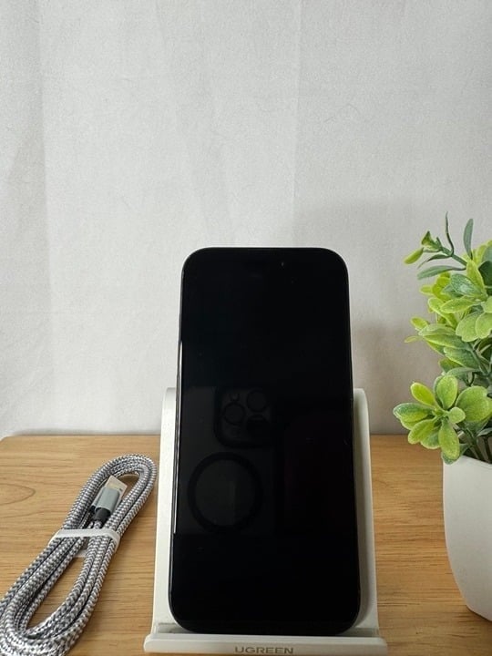 Apple iPhone 15 Pro 256GB in Black Titanium for Unlocked 6B28