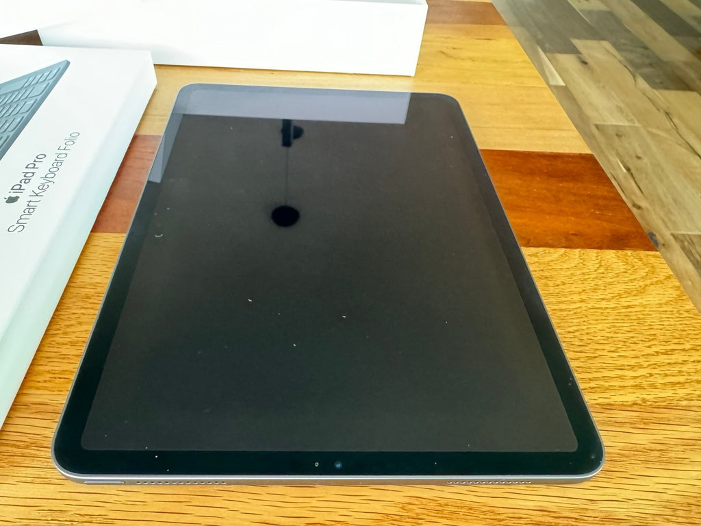 Apple iPad Pro 11�?1st Generation (64GB Space Gray) + Apple Smart Keyboard Folio 5A75