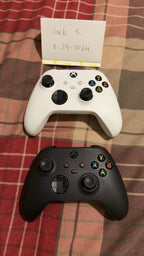 XBOX Series X 1TB (+ 2TB Seagate Card) (+2 XBOX X Controllers) + Headphones 3D99