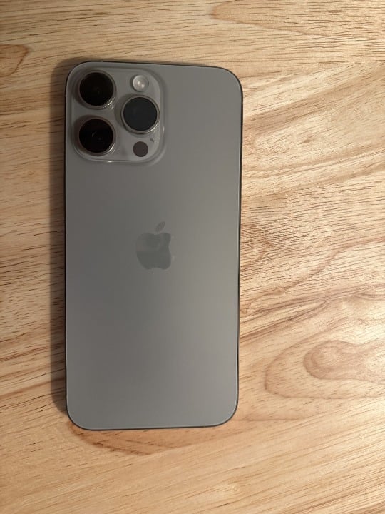 iPhone 15 Pro Max Natural Titanium 256GB Unlocked 5S77