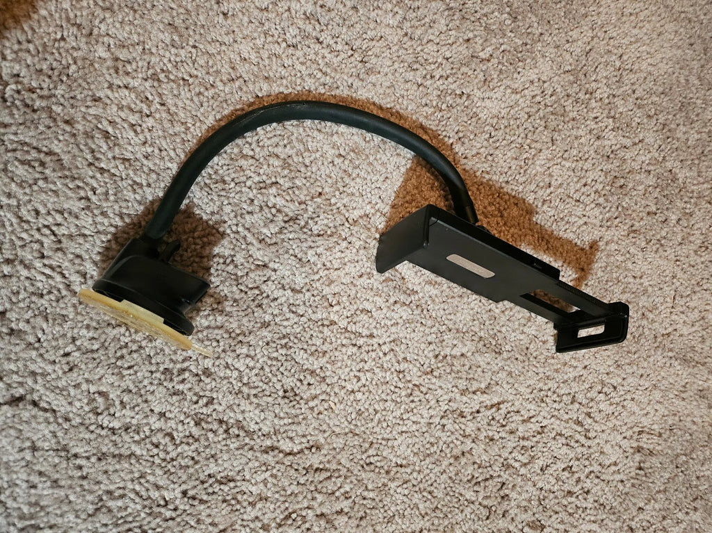 BUNDLE Apple iPad Air 5th Generation 64 GB + Apple Pencil & more 9X52