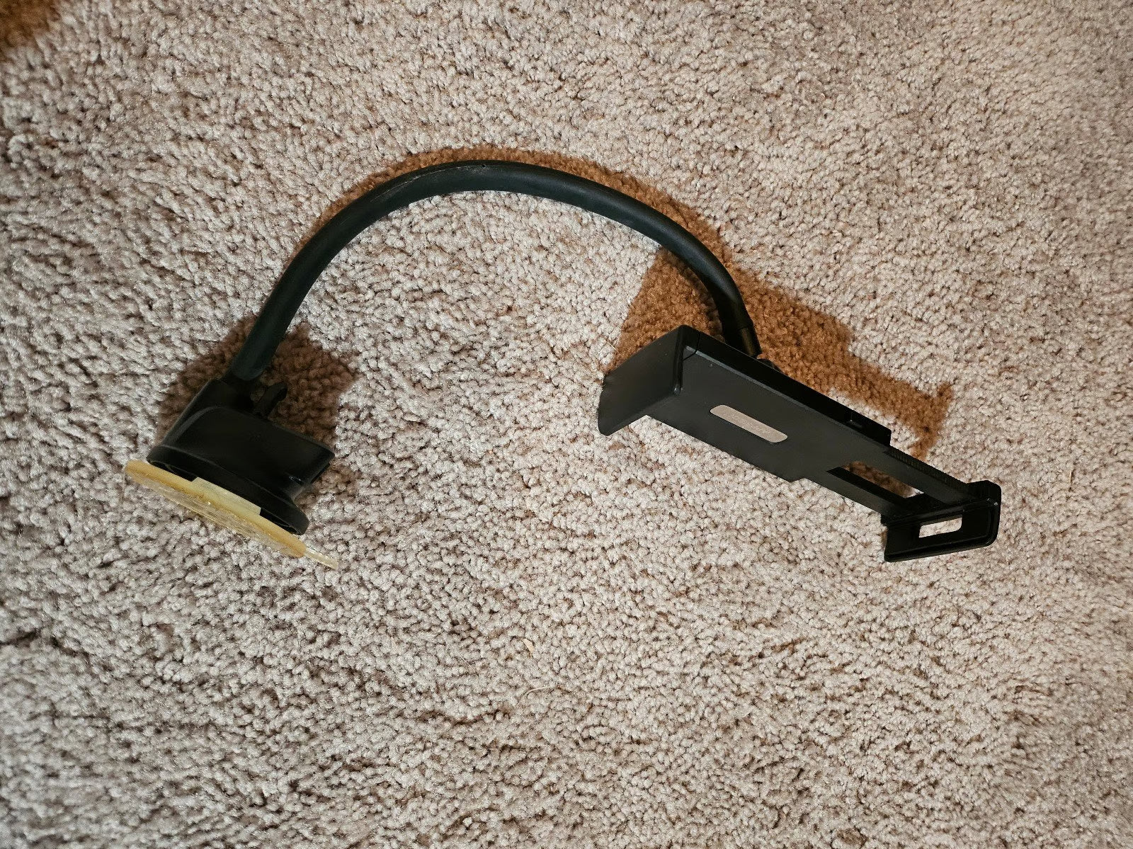 BUNDLE Apple iPad Air 5th Generation 64 GB + Apple Pencil & more 9X52