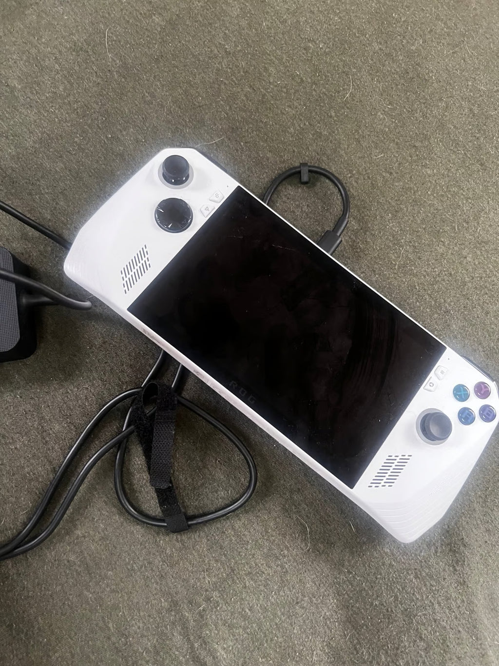 Asus Rog Ally Z1 Extreme with foldable wireless keyboard 2T53