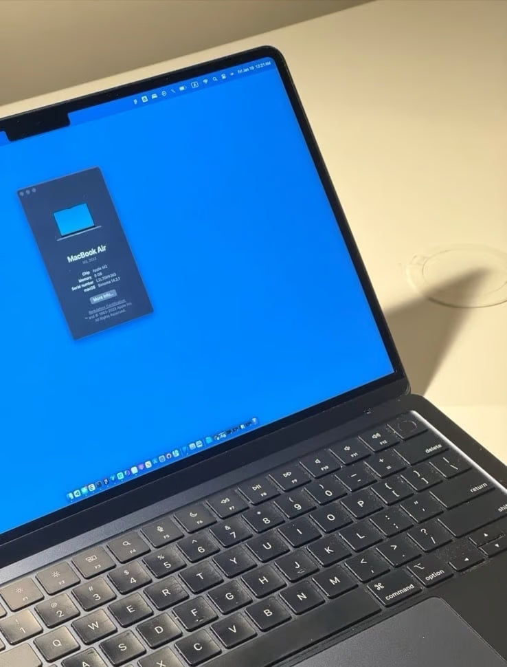 Apple MacBook Air m2 13in 3A53