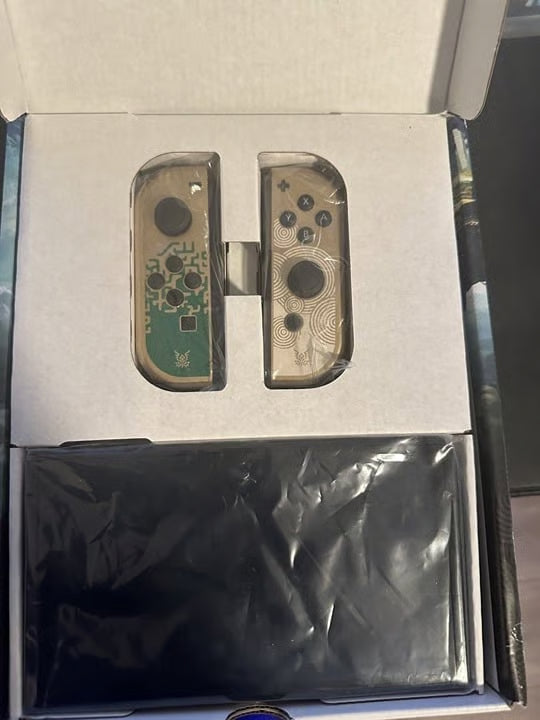 Nintendo Switch OLED Model - The Legend of Zelda Tears of the Kingdom Edition 1Z36