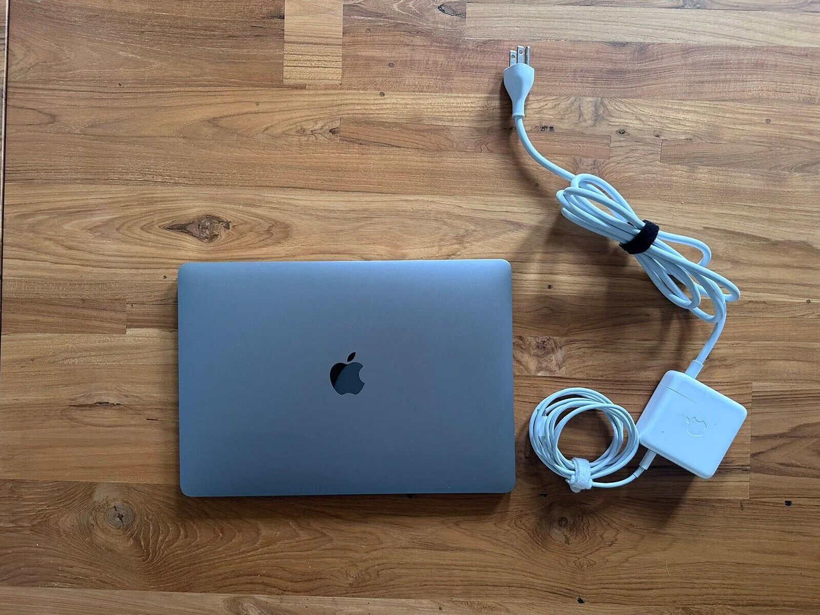 2019 MacBook Pro TouchBar Retina 13鈥?A2159 SpaceGray 1.4 GHZ 16GBRam 500 GB SS 8C33
