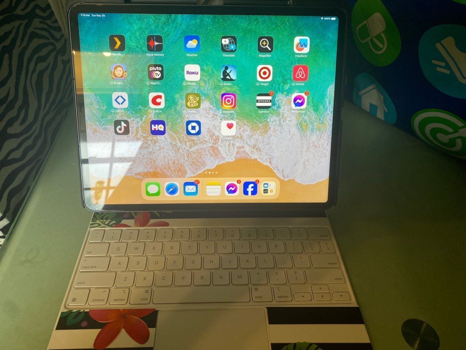 Apple iPad Pro 5th Generation 128 GB 12.9�?5G & bundled with extras 7Q21