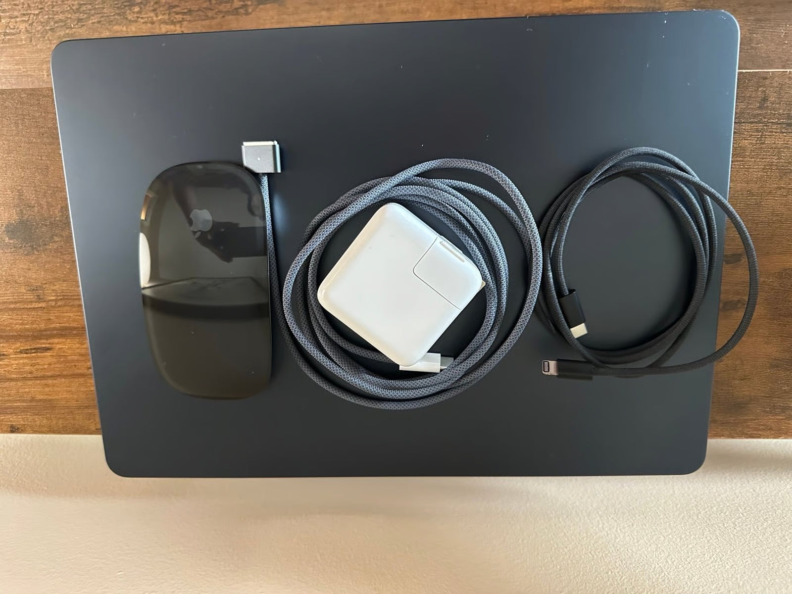 Macbook Air M2 13in 256GB SSD Storage midnight and Magic Mouse 8O87