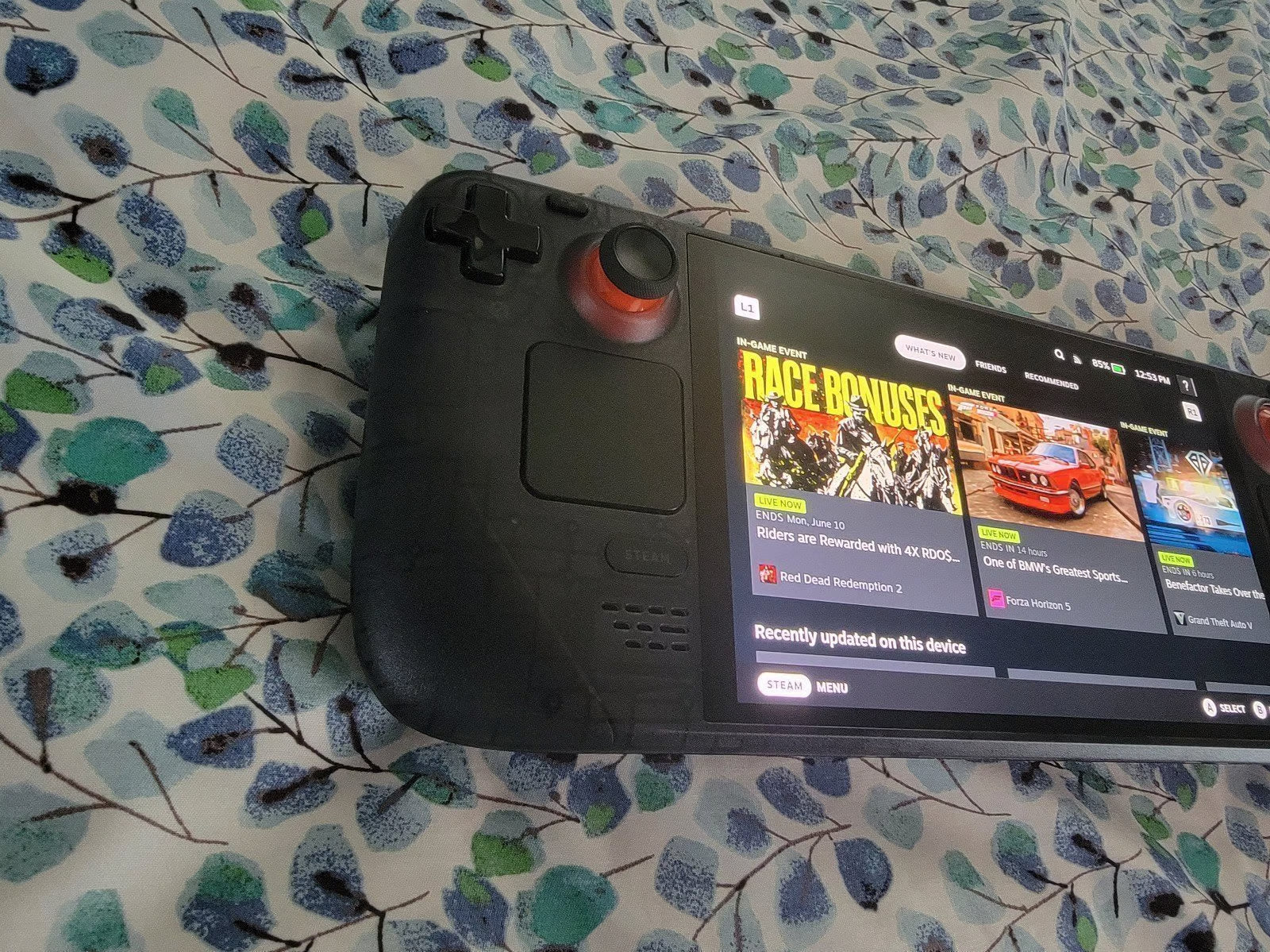 Steam Deck OLED Limited Edition 1TB with Valve Steam Deck Docking Station 9Q52