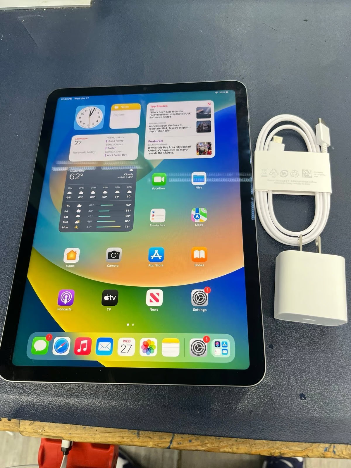 Apple iPad Air 5th Generation 64 GB in Space Gray 5R85