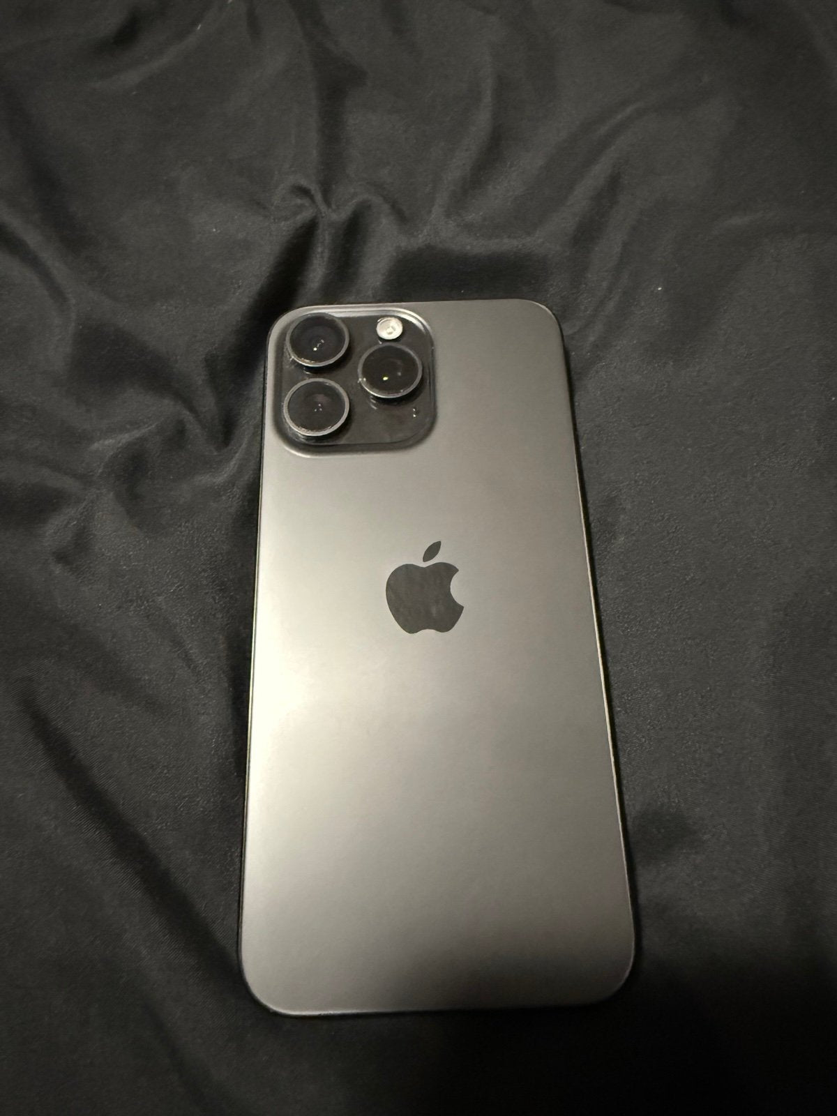 Apple iPhone 15 Pro Max 9Q33