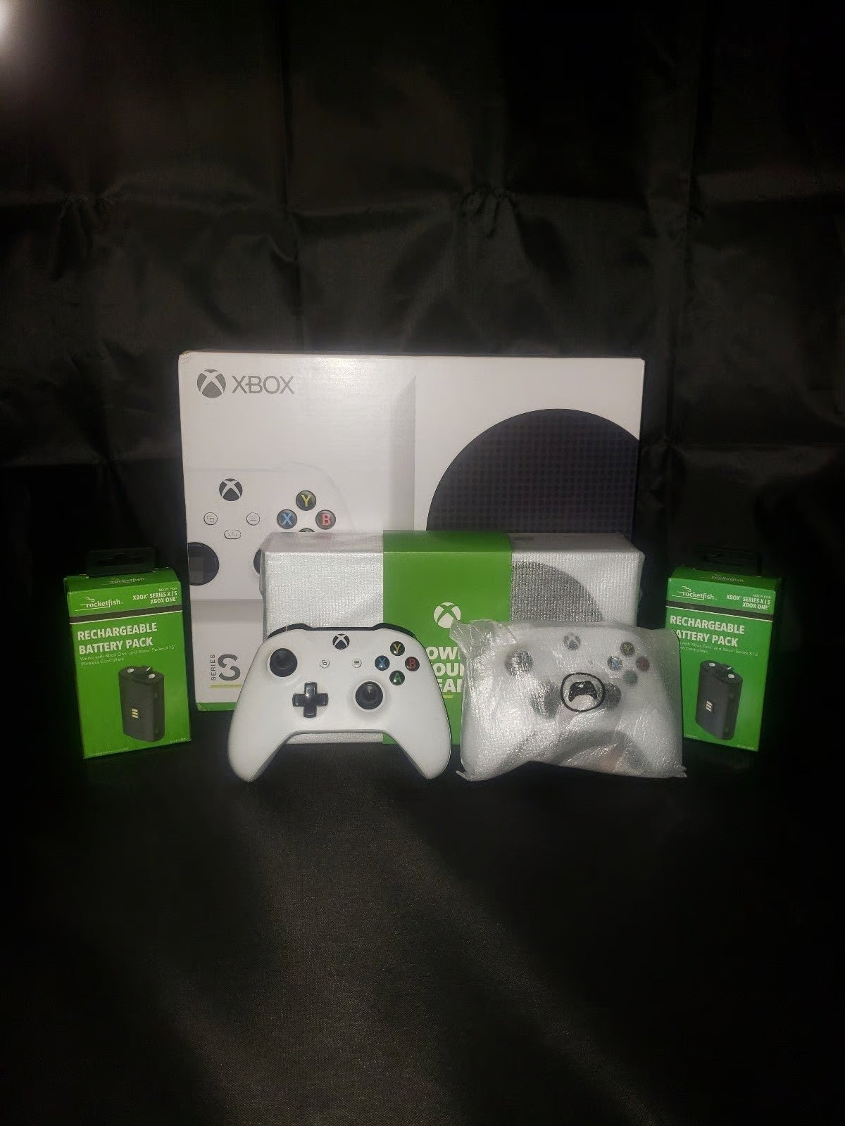 Xbox Series S Bundle extra controller and 2 Rocket Fish Rechargeable Batteries 5E77