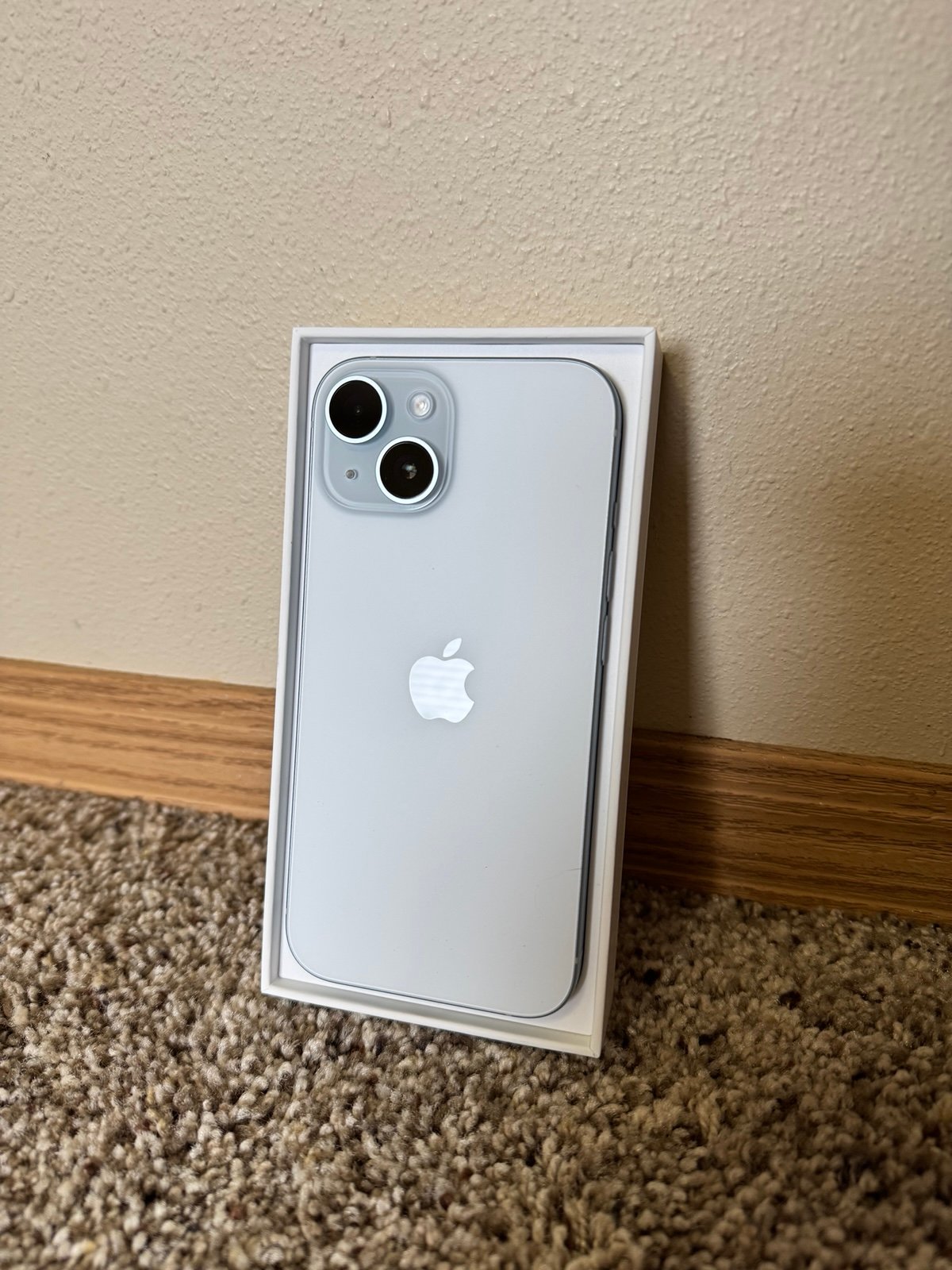 Apple iPhone 15 - 128 GB - Blue (AT&T Carrier) 7C99