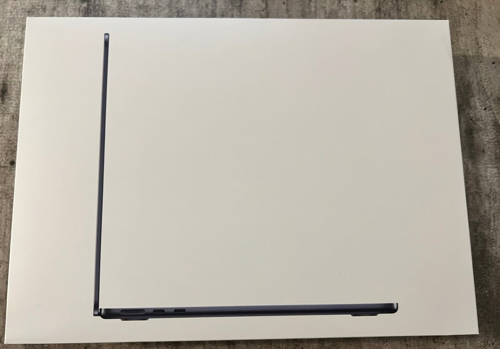 Apple MacBook Air with M2 chip 13-6 inch Bundle 2N32