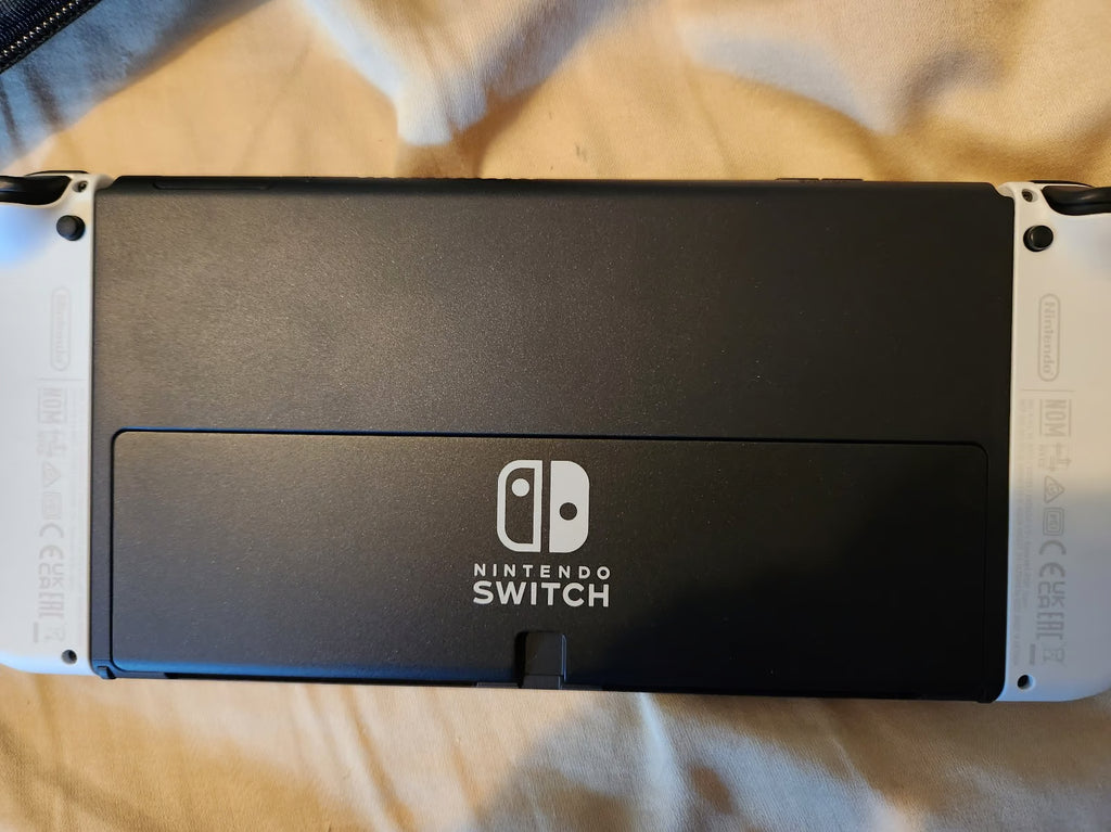 Nintendo Switch OLED Bundle White with protective case 5E51