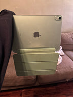 iPad Air Wi-Fi 64GB - Green (4th Generation) with case UNLOCKED 8L22