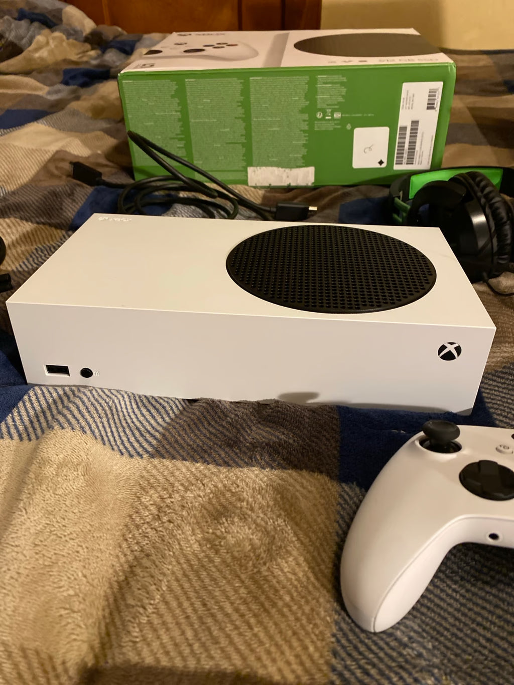 Microsoft Xbox Series S Digital Edition White 500 GB Console 7J37