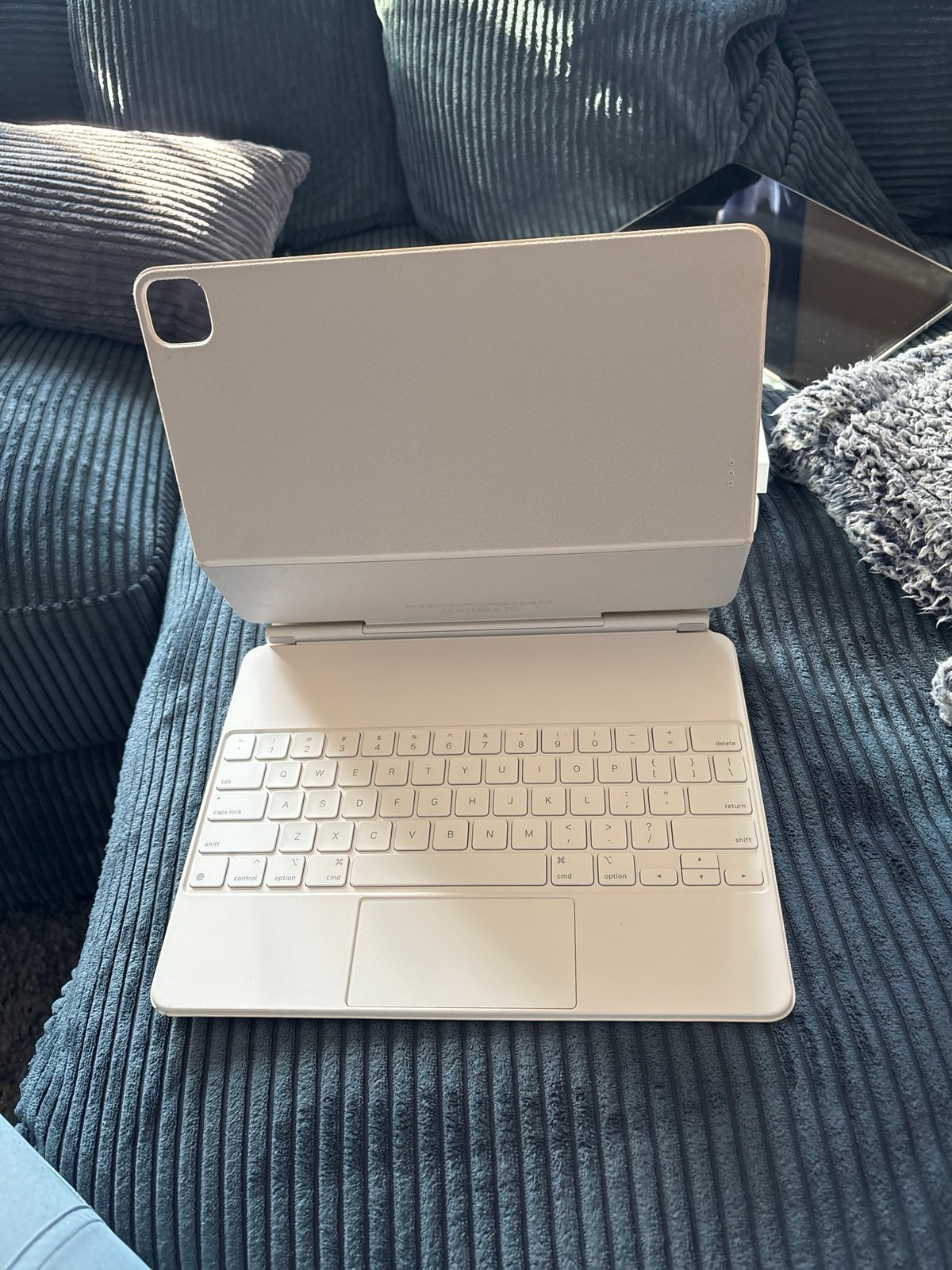 Apple iPad Pro 5th Generation 12.9 inch 256 GB in silver with Magic Keyboard 9F28