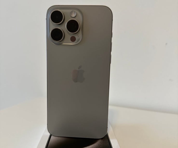 iPhone 15 Pro Max (T-Mobile) and MagSafe Case 2W78