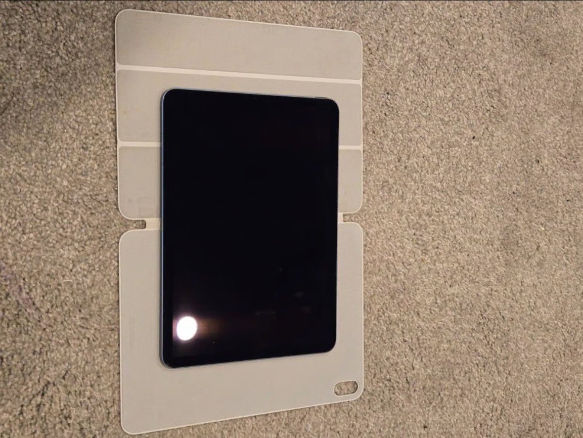 Apple iPad Air 5th Generation 64 GB in Blue 1R83