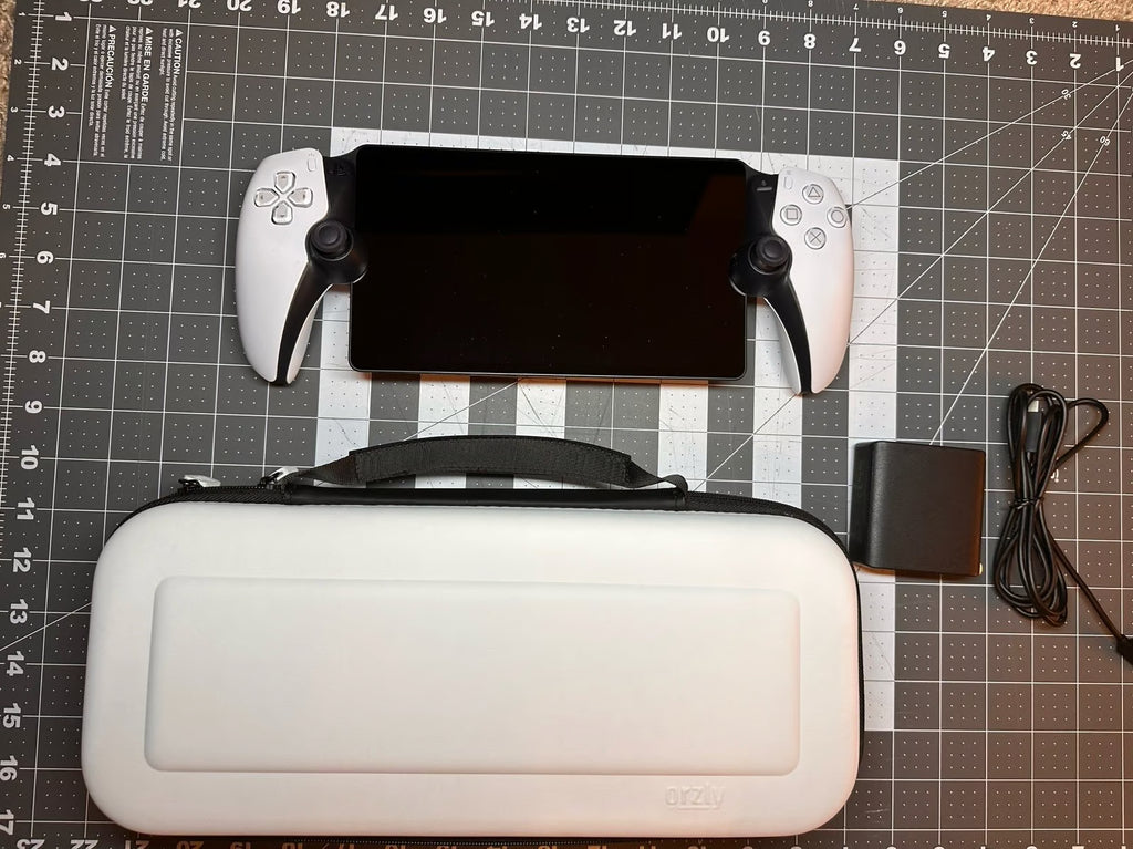 PlayStation portal remote player with case - only about 6 hours of use 7V89