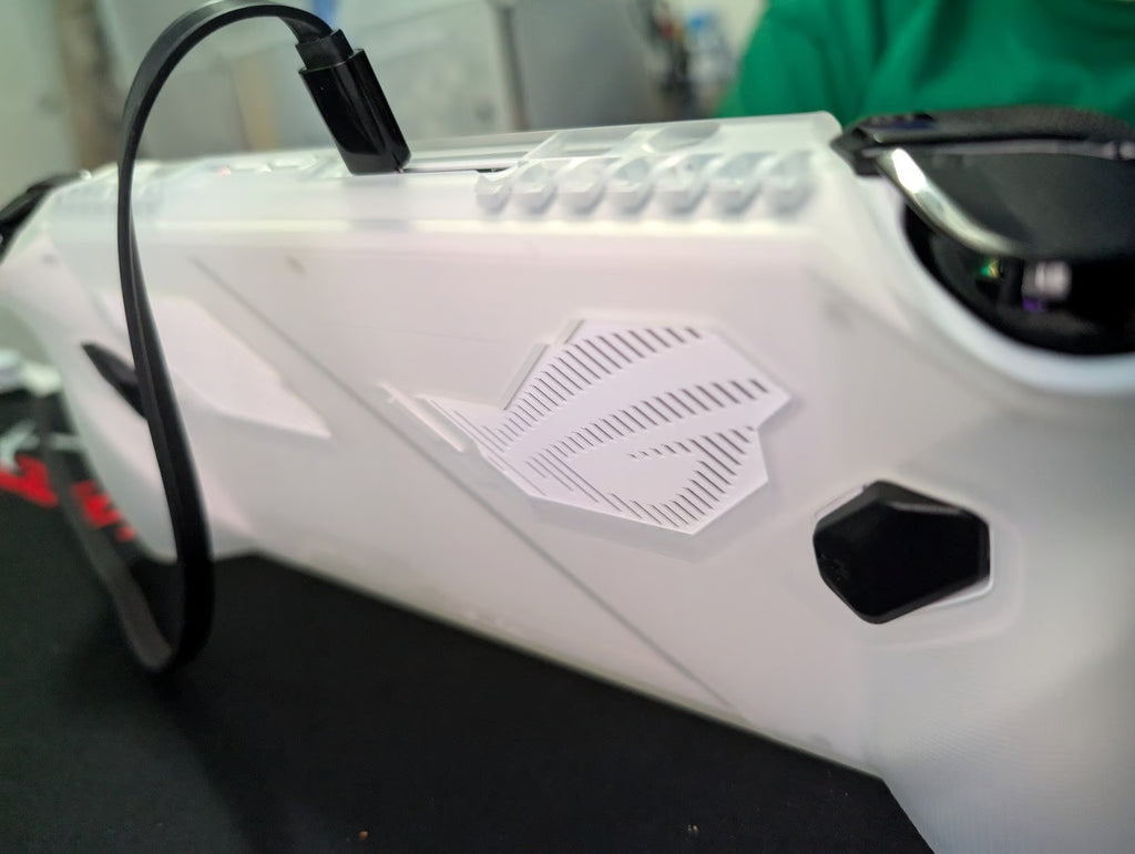 ASUS ROG Ally z1 Extreme with Case 9H29