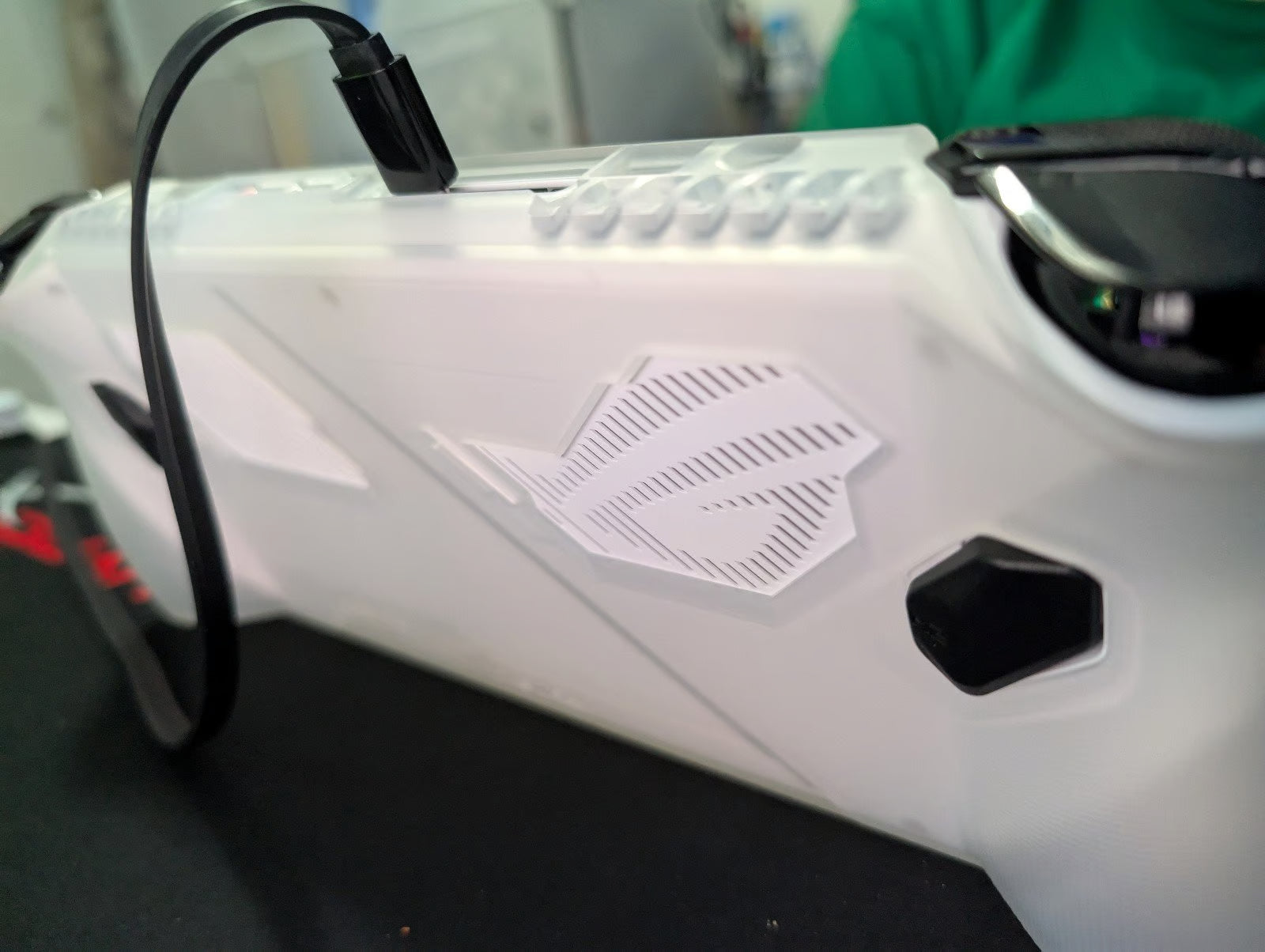 ASUS ROG Ally z1 Extreme with Case 9H29