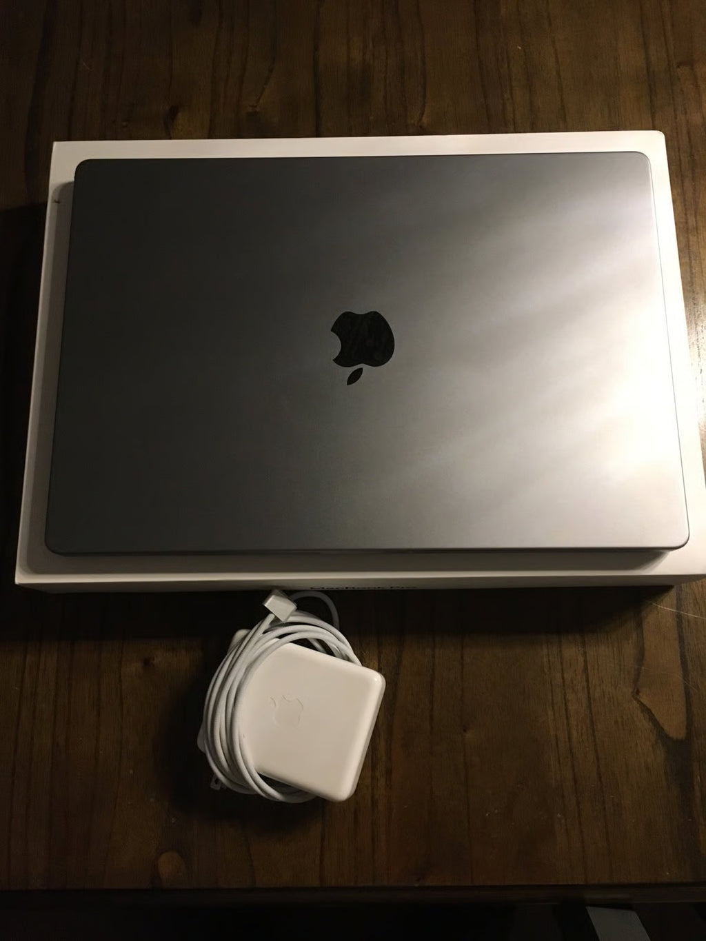 MacBook Pro 16in (2021) m1 chip w/box and charger 5M21