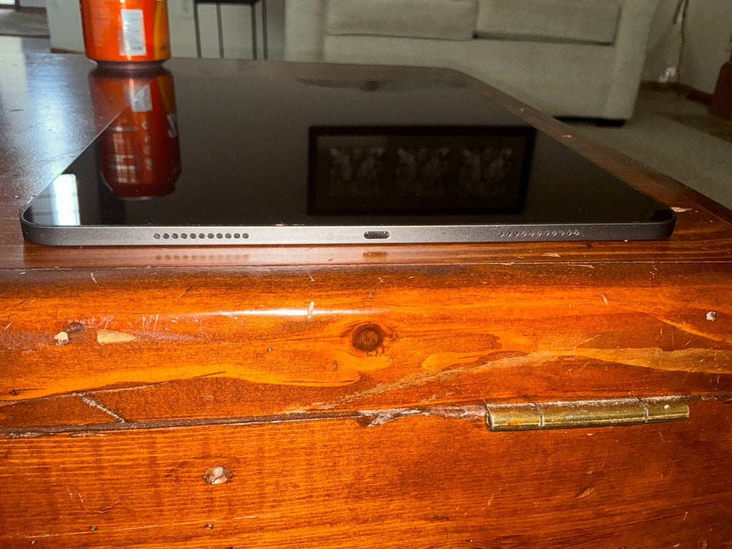 Apple iPad Pro 12.9�?WIFI (5th Generation) 256GB w/Case and Original Box 3W26