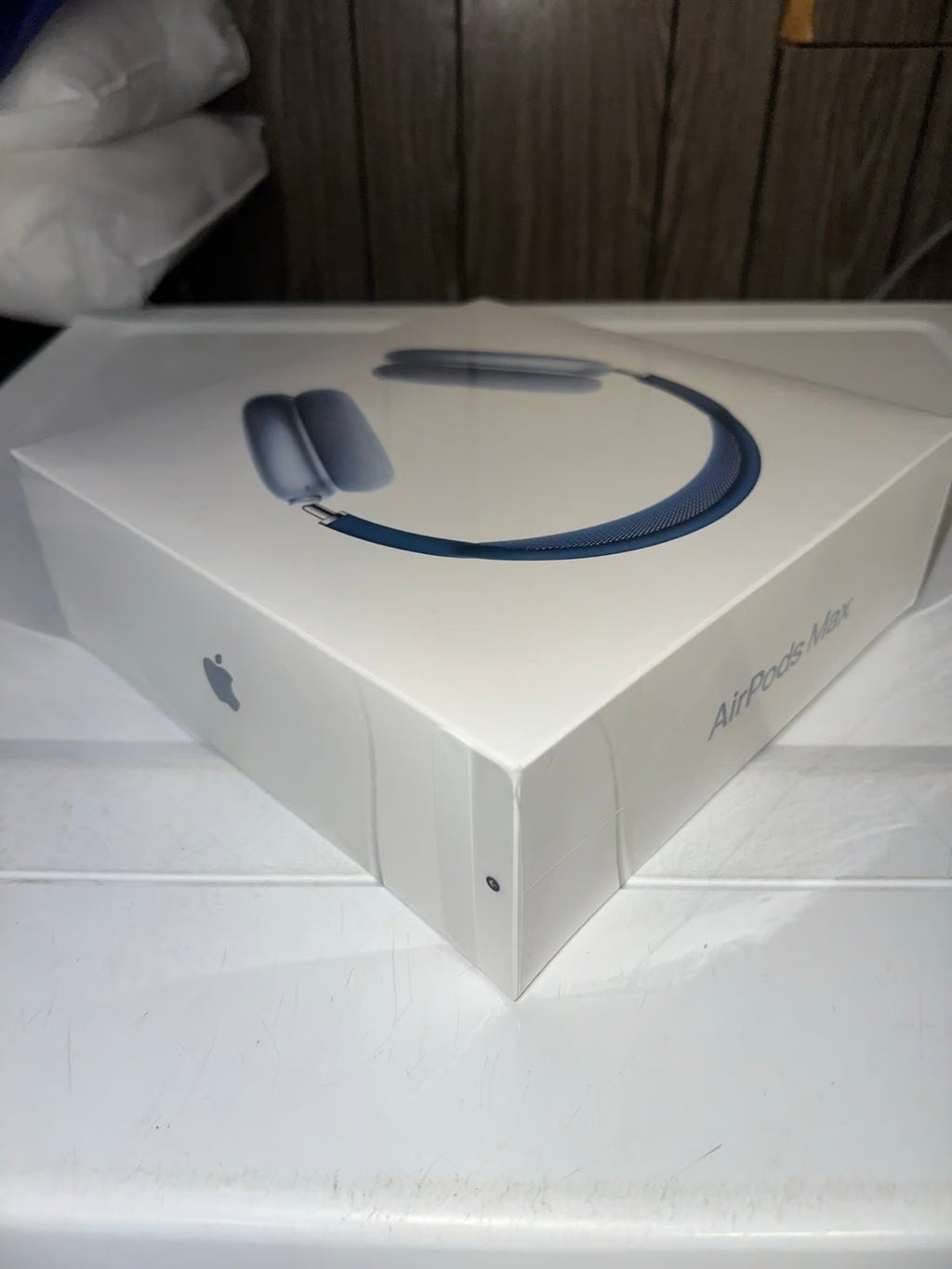 AirPods Max Sky Blue BRAND NEW Lightning Port 9T87