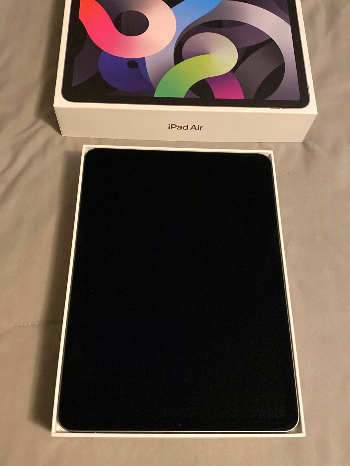 Apple iPad Air 4th Generation WiFi 64 GB in Space Gray w/ Magic Keyboard 7W19