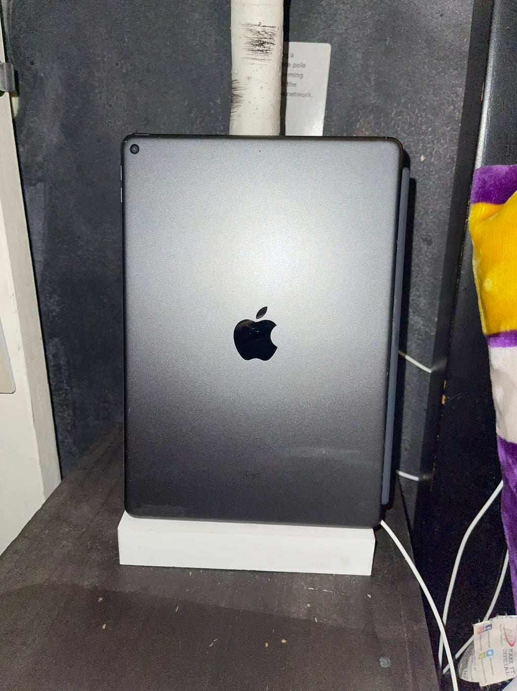 Apple iPad Air 3rd Generation 64 GB in Space Gray with apple pencil and cases BU 8Z15