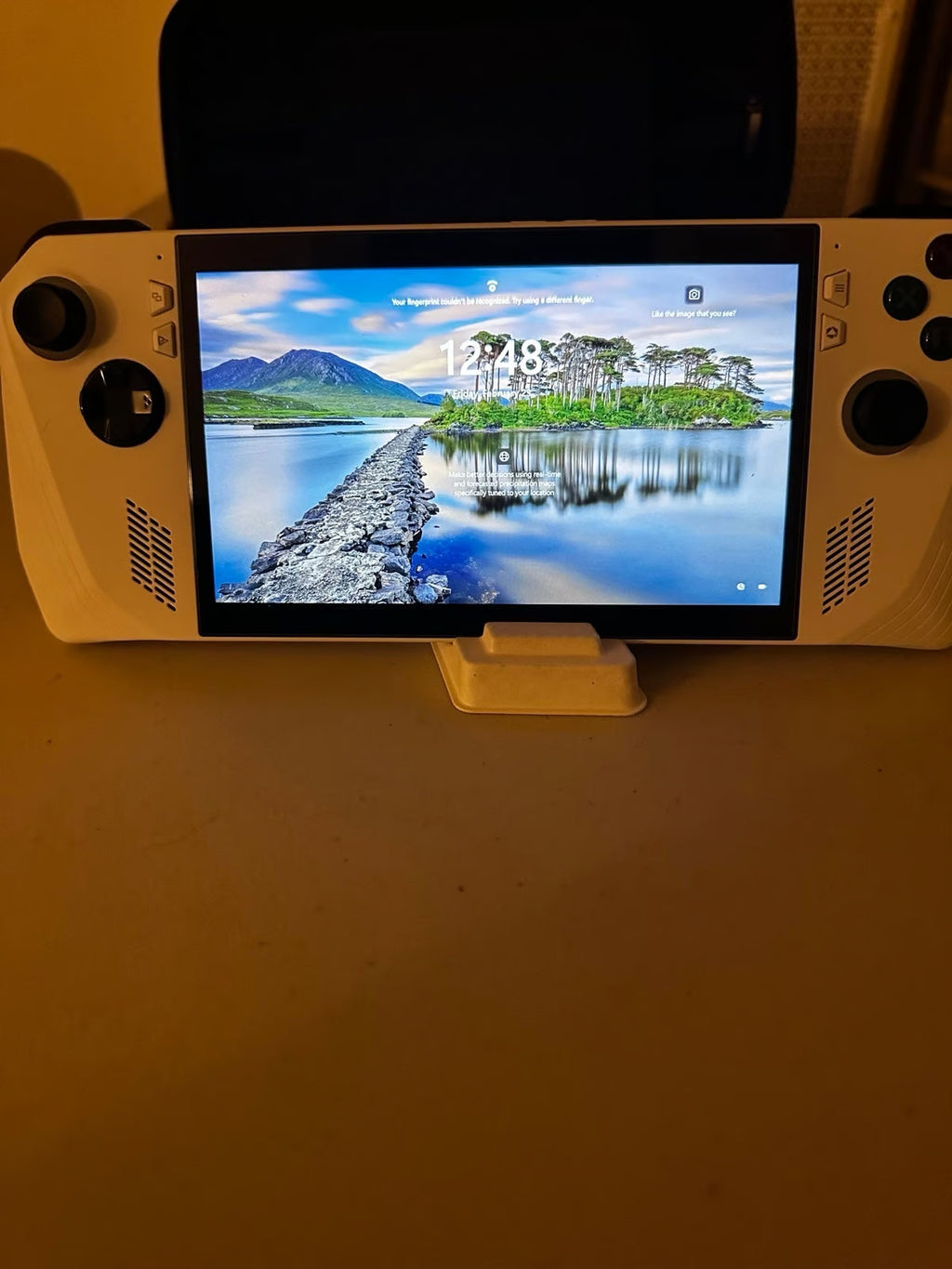 Asus Rog Ally Z1 Extreme  + Rog Gaming Charger Dock 9B72