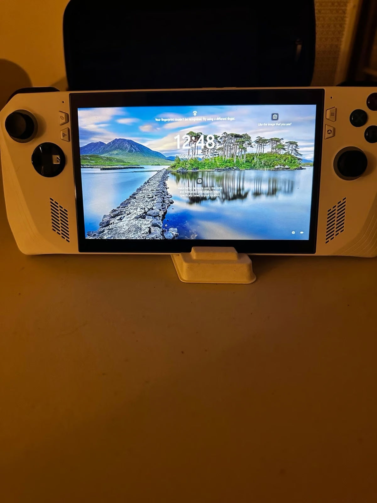 Asus Rog Ally Z1 Extreme  + Rog Gaming Charger Dock 9B72