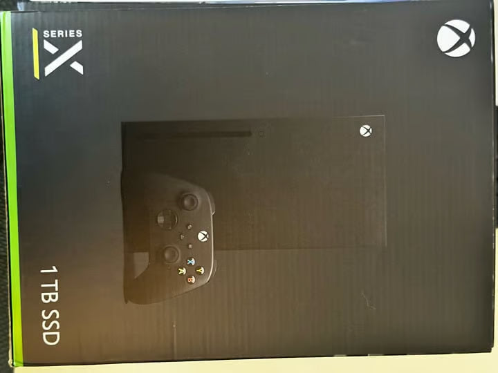 Xbox series x console & Controller 8U57