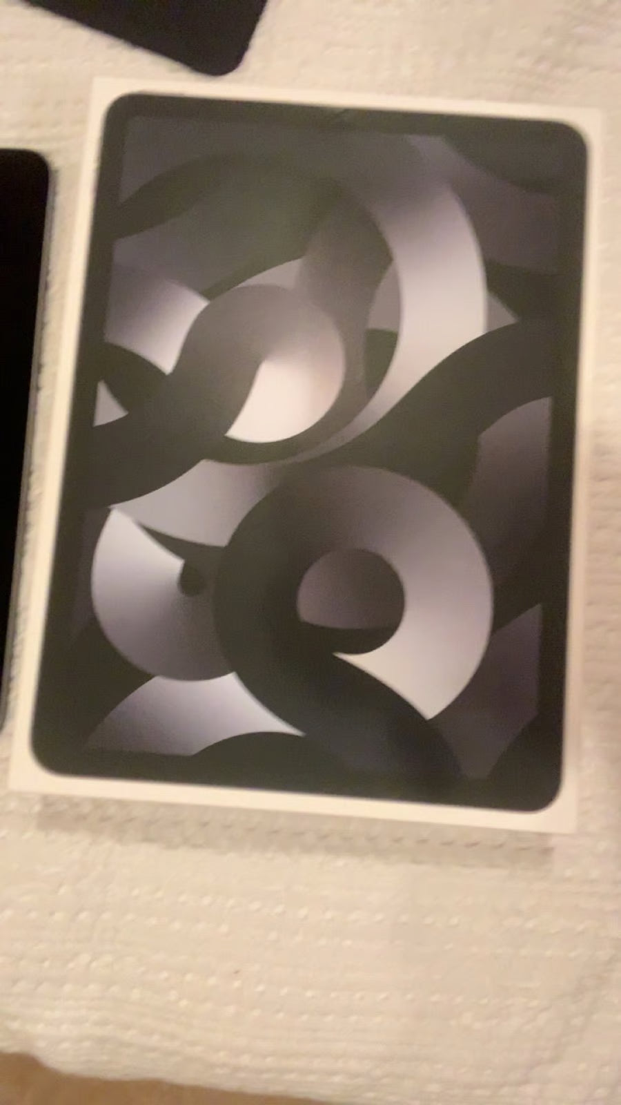 Apple iPad Air 5th Generation 64 GB 3G18